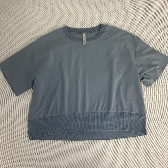 Athleta Ice Blue Zephyr Crop Tee Size M - Picture 4 of 13